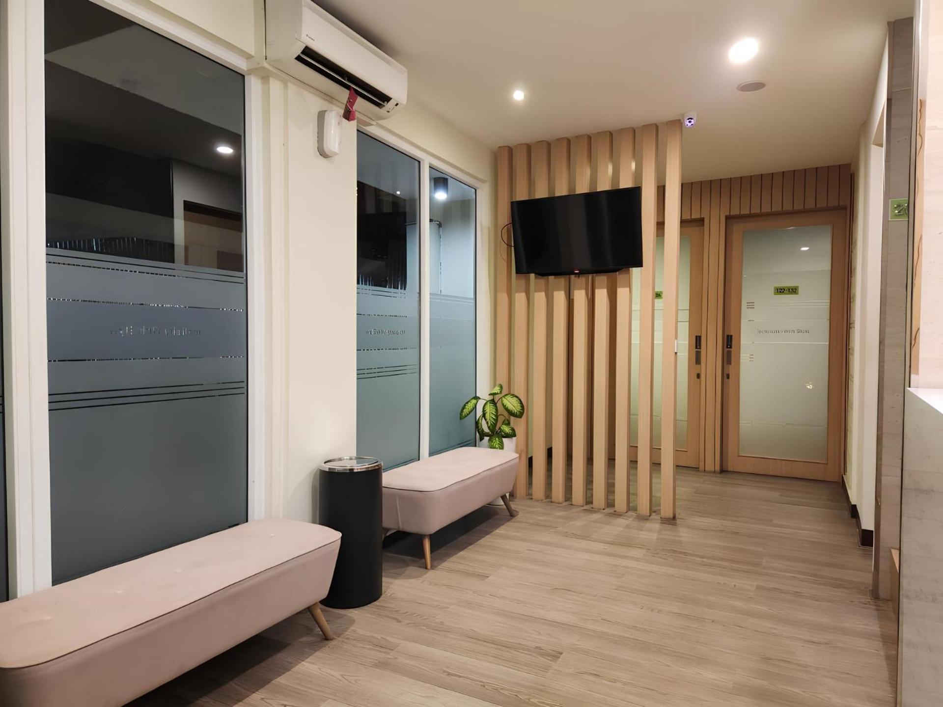 Whiz Capsule Hotel Thamrin Jakarta Exterior foto